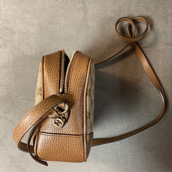 Authentic Bree Original Gucci GG canvas mini messenger bag - Picture 2 of 11